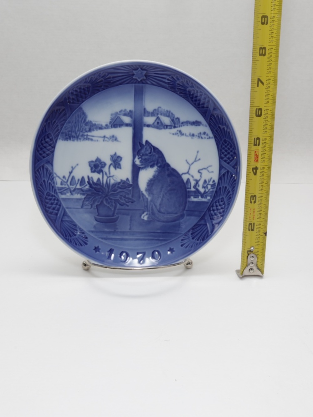 Royal COPENHAGEN CAT Plate 1970 Christmas